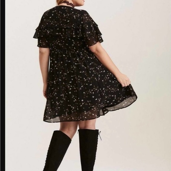 Torrid Black Floral Print Chiffon Ruffled Wrap Dress Size 2 / 2X Mini Flowy - Picture 3 of 11